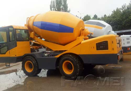 Volumetric concrete mixer cement agitator